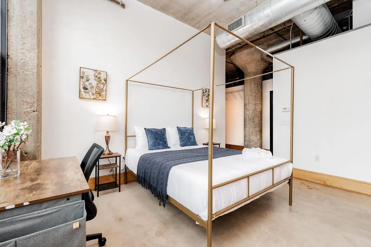 Cozysuites Stunning 1Br Adler Loft With Parking 세인트루이스 아파트